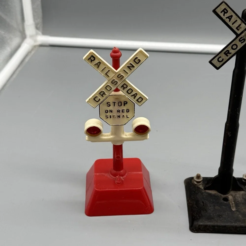 Vintage O Gauge Railroad Crossing Signals Train Accessories Lot Of 3